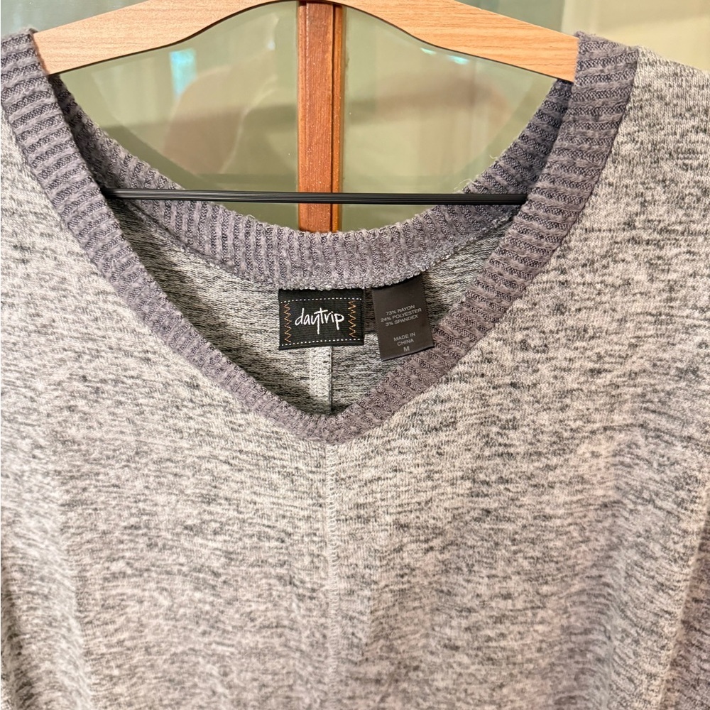 Daytrip Heathered Gray V-Neck Top - Size Medium - Picture 2 of 3